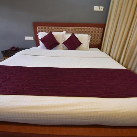 Hotel King Park Пондичерри Экстерьер фото