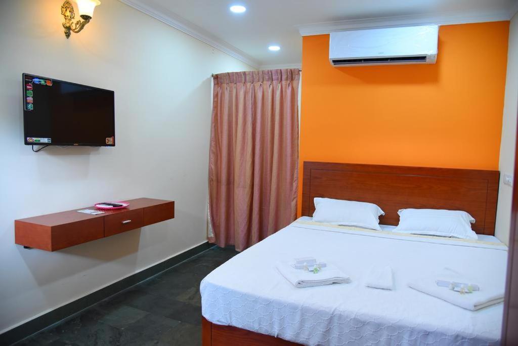 Hotel King Park Пондичерри Экстерьер фото