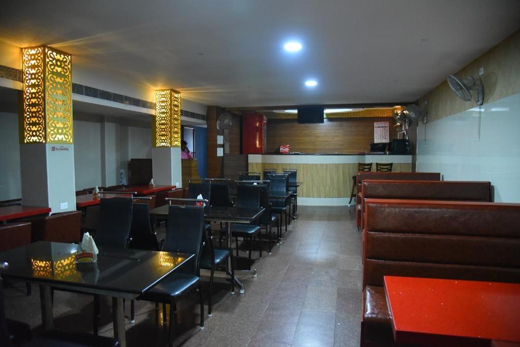 Hotel King Park Пондичерри Экстерьер фото