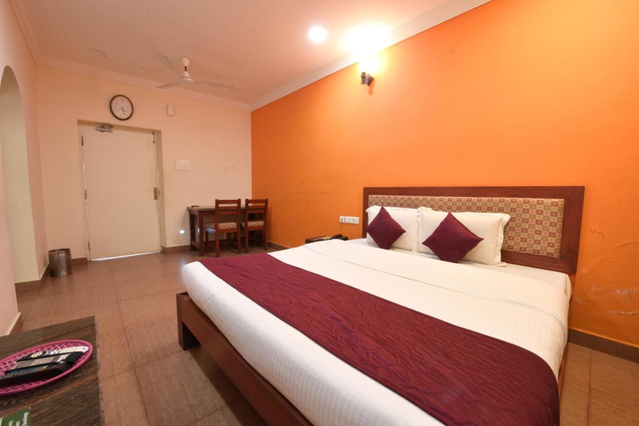 Hotel King Park Пондичерри Экстерьер фото