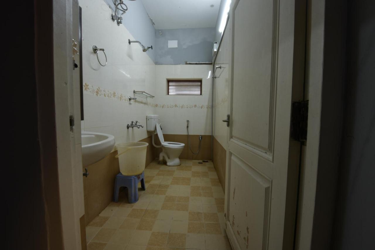 Hotel King Park Пондичерри Экстерьер фото