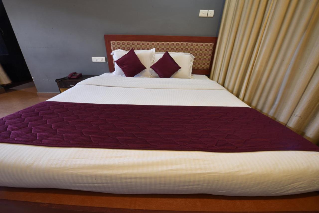 Hotel King Park Пондичерри Экстерьер фото
