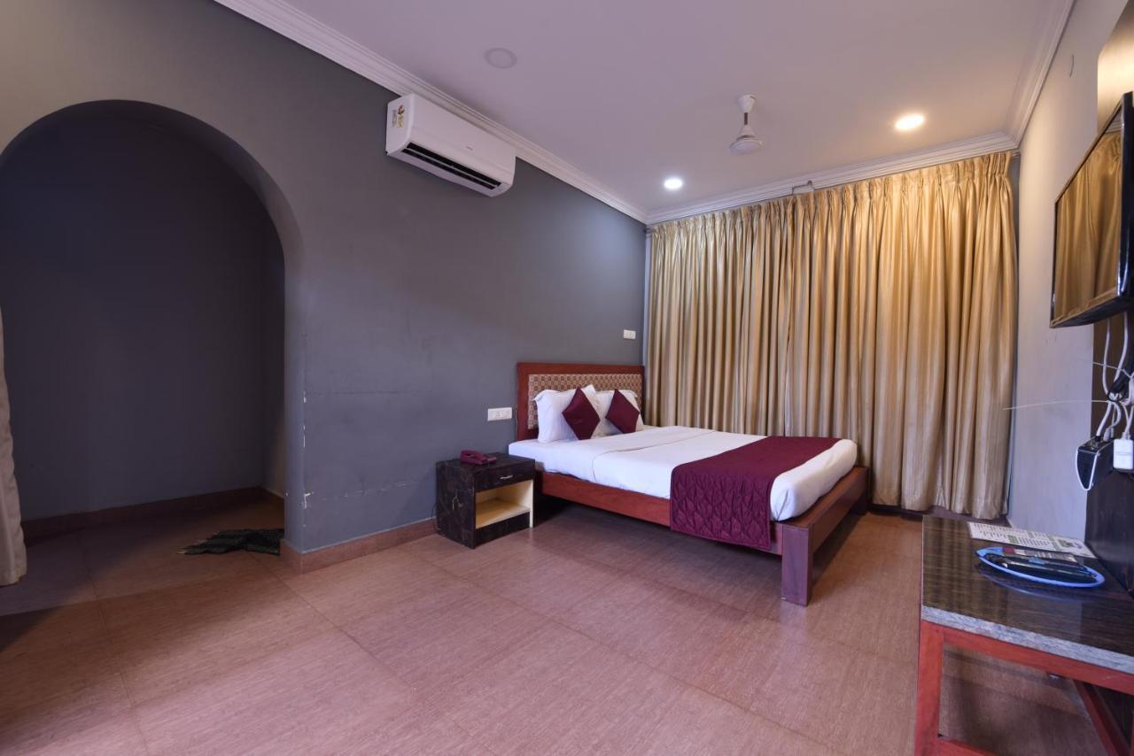 Hotel King Park Пондичерри Экстерьер фото