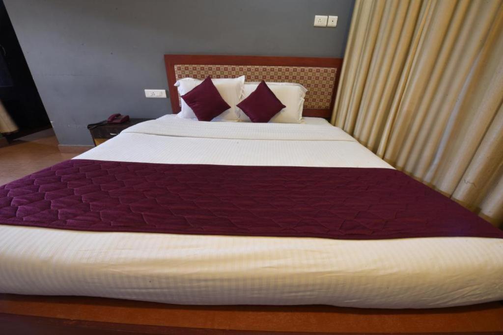 Hotel King Park Пондичерри Экстерьер фото