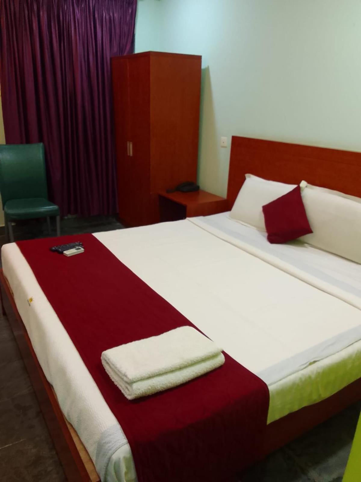 Hotel King Park Пондичерри Экстерьер фото